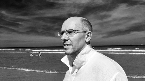 Un jurnalist rus, arestat pentru acuzația de extorcare de fonduri, a fost pus în libertate de un tribunal din Sankt-Petersburg / Organizația Reporteri fără Frontiere avertizase că jurnalistul este 'victima unor represalii motivate politic'