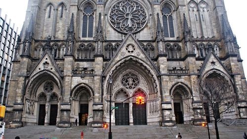 Una dintre cele mai mari catedrale în stil gotic din lume a fost transformata în spital de campanie/ Sistemul medical din New York este copleșit de numărul mare de cazuri cu COVID - 19