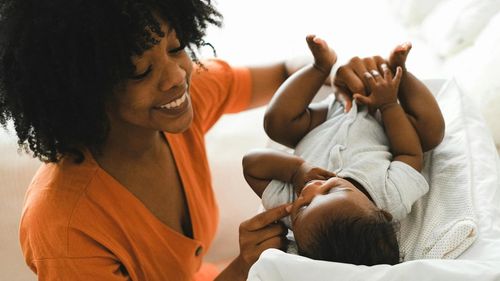 Botswana a devenit prima ţară din Africa care a eliminat transmiterea HIV de la mamă la făt