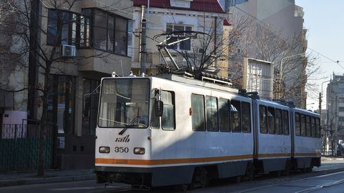 Doi bărbaţi, arestaţi preventiv după ce au furat şinele de pe o linie de tramvai din București / Au luat șapte bucăţi de şină şi mai multe obiecte din fier