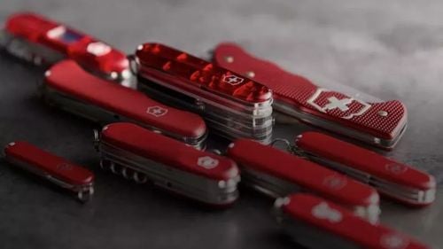 Victorinox, celebrul briceag elvețian, în criză de identitate: lamele sunt asociate cu războiul / Producătorul se reorientează spre unelte pentru bicicliști