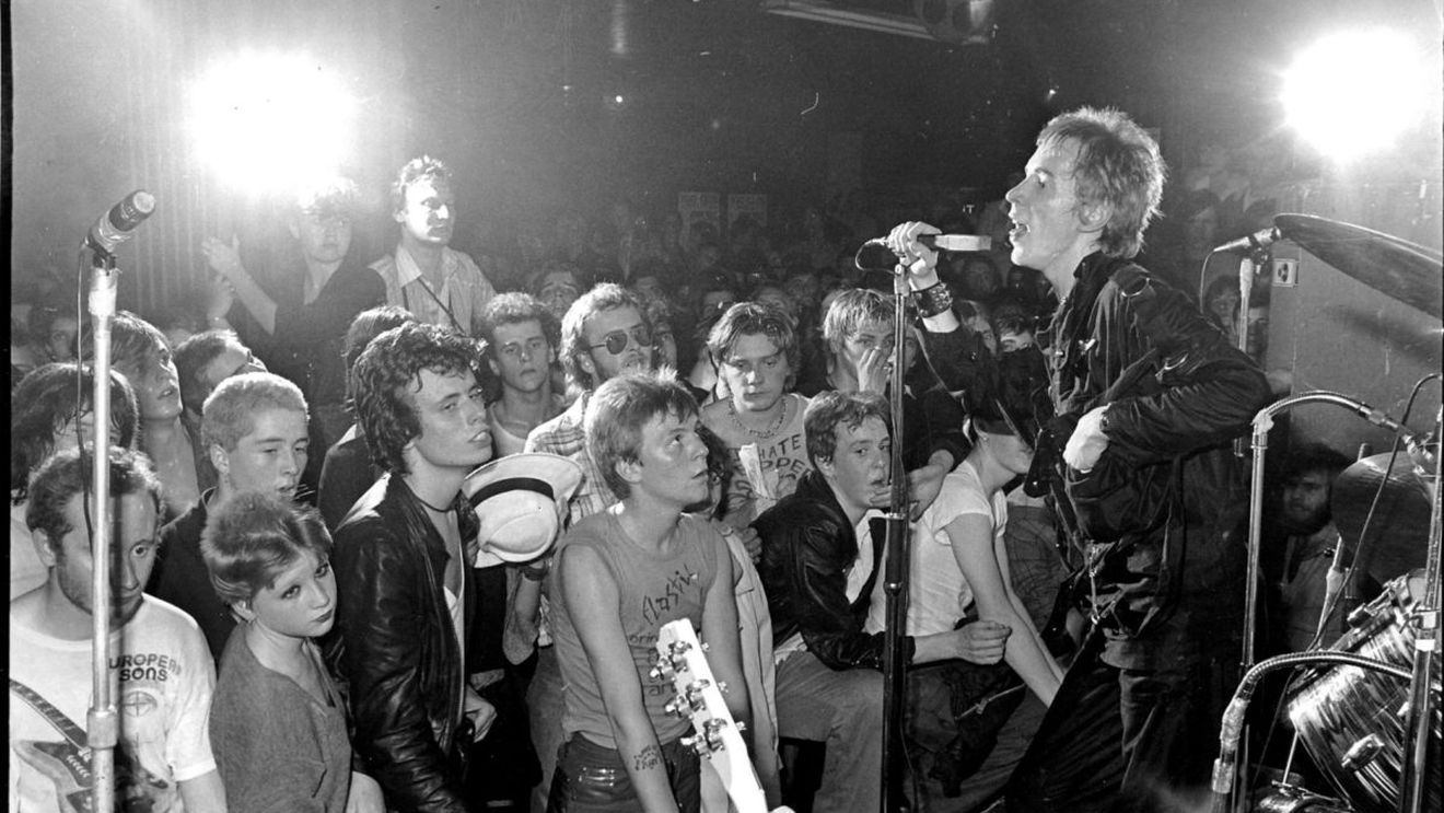 Sex Pistols a anunţat reeditarea „God Save The Queen” înainte de Jubileul de Platină al reginei Elisabeta a II-a