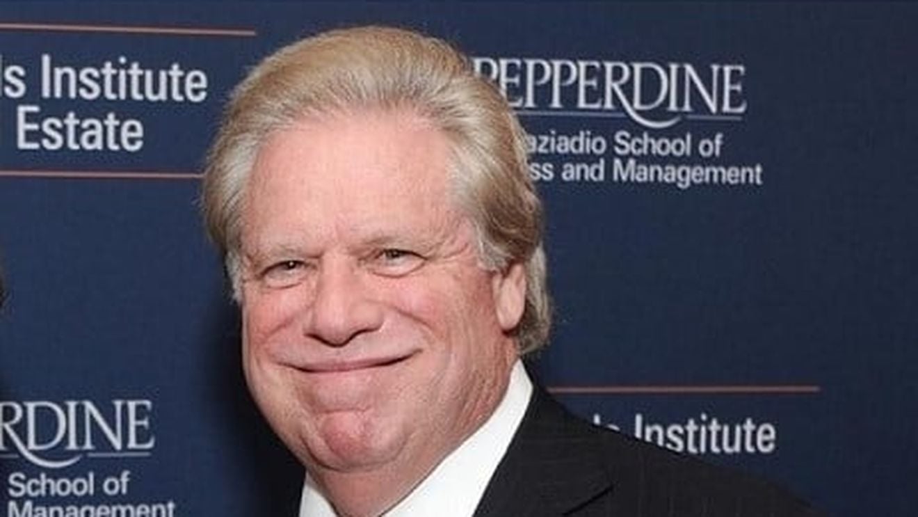 Numele lui Elliott Broidy, vechiculat de New York Times într-o nouă afacere de lobby pentru un psiholog condamnat care ar fi încercat să-și cumpere grațierea de la președintele Trump