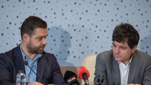 Ciprian Ciucu (PNL) spune că este dezamăgit de lipsa de implicare a lui Nicușor Dan pentru susținerea Elenei Lasconi / „Sunt nițel uimit de slaba dumneavoastră implicare. Acum, mai mult ca niciodată, este nevoie de solidaritate și de a fi cu toții împreună, este nevoie de mai mult!”