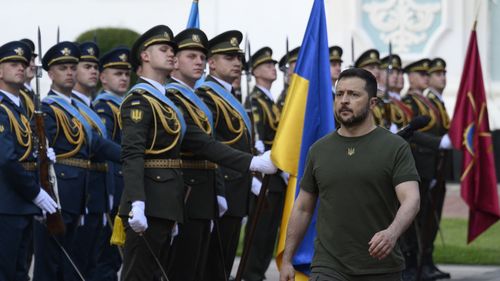 VIDEO Zelenski îi destituie pe toţi şefii regionali însărcinaţi cu recrutarea militară, pentru a destructura un sistem de corupţie care le permite recruţilor să scape de armată