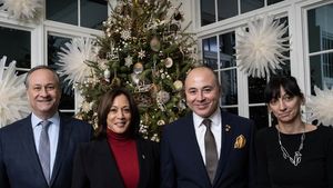 Ambasadorul României în SUA, întâlnire cu vicepreședintele Kamala Haris: I-am mulțumit pentru prietenia sa statornică pentru România / Andrei Muraru s-a aflat într-o dispută cu Ciolacu legat de maniera în care premierul și-a derulat vizita în SUA