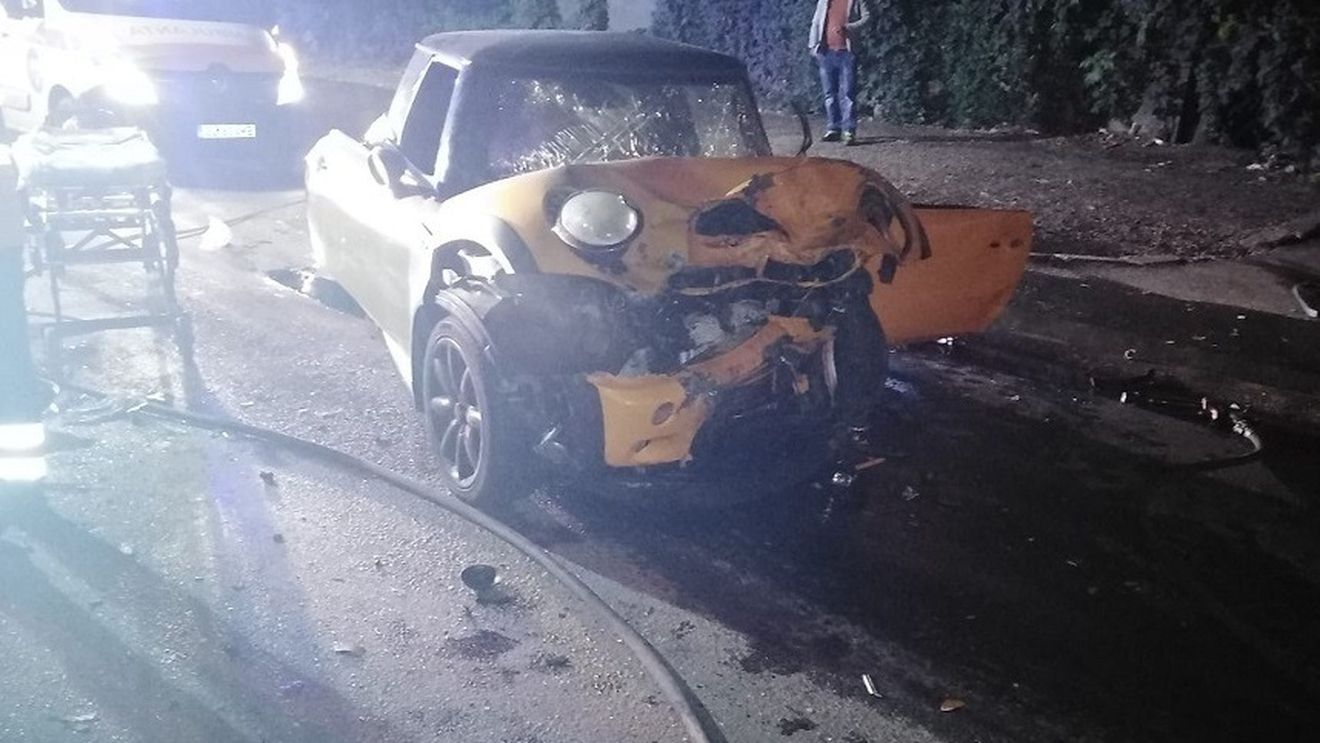 Cinci persoane au fost grav rănite într-un accident pe centura municipiului Galaţi. Cele două autoturisme implicate au fost distruse