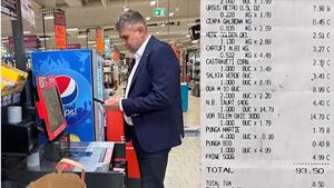 VIDEO Marcel Ciolacu spune că își cumpără tot ce are nevoie de la market cu 93,5 de lei și publică bonul fiscal/ O nouă filmare la cumpărături, în plină campanie de imagine începută odată cu mandatul de premier