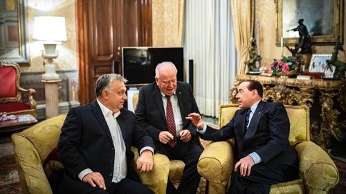 Viktor Orban, despre Berlusconi: Politician care a dorit să schimbe Europa, dar a eșuat în fața Bruxellesului/ Tot Bruxellesul a dat jos guvernul lui Berlusconi "pentru că a refuzat să se supună regulilor germanilor şi olandezilor"