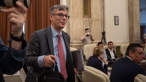 Oficial: USR depune o moțiune simplă împotriva ministrului energiei, Virgil Popescu: De fiecare dată când plătiți factura la energie electrică sau gaze naturale, multiplicați de cel puțin 3-4 ori prețul / Semnăturile pentru moțiune, strânse cu ajutorul lui Orban 