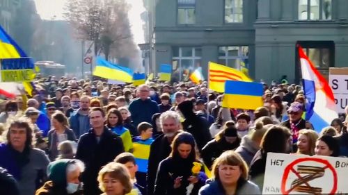 VIDEO Zelenski s-a adresat miilor de manifestanți din Berna, făcând apel la autoritățile elvețiene să ia măsuri împotriva oligarhilor ruși