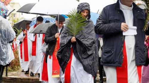 Procesiune cu Preasfântul Sacrament pe străzile din centrul Capitalei / Vor participa credincioşii catolici din Bucureşti şi împrejurimi