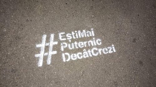Primarul Sectorului 6, revoltat pe o reclamă vopsită pe trotuar pentru „Regina Maria”: Tot vandalism este. Nu contează că vă faceți reclamă cu mesaje motivaționale. Să vă fie rușine
