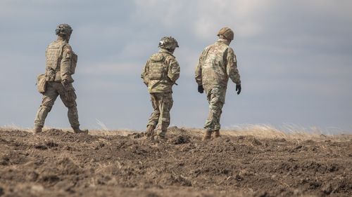 Preşedintele ucrainean Volodimir Zelenski a anunţat că între 2.500 şi 3.000 de soldaţi ucraineni au murit în războiul cu Rusia şi alţi 10.000 au fost răniţi