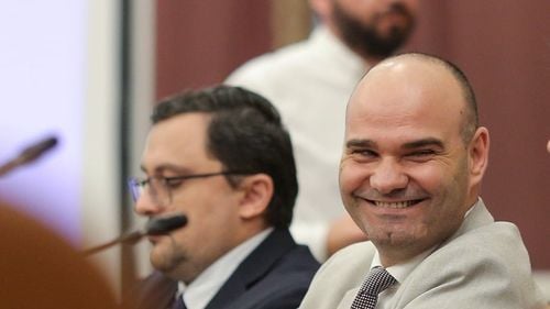 VIDEO Președintele AEP, Mitulețu-Buică, susține că autocolantele care se lipesc pe buletinele de vot prin corespondență nu se mai pot dezlipi fără să lase urme