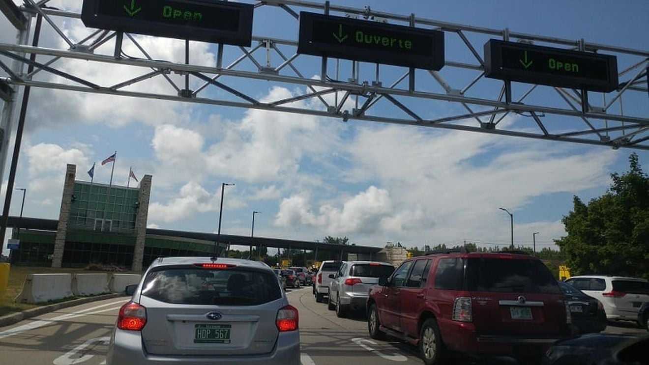 Canadienii vizitează în număr mare Statele Unite, în ciuda apelurilor de a-l boicota pe Trump