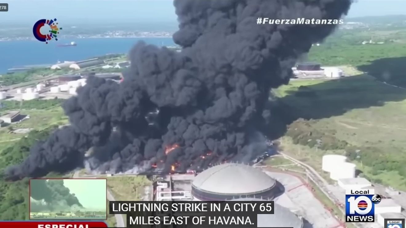 Un incendiu la un depozit de petrol din Cuba, încă necotrolat după trei zile/ Bilanţul: 4.000 de evacuaţi, 125 răniţi, un pompier mort