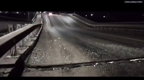 VIDEO Podul din Melitopolul ocupat de ruși a fost aruncat în aer de ”teroriștii ucraineni”, susțin invadatorii/ Podul era folosit pentru transportarea echipamentului militar de pe frontul de est/ În octombrie a fost distrus și Podul din Crimeea, simbolul puterii de la Kremlin