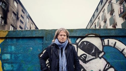 Primăria Baia Mare trebuie să demoleze zidul de segregare a populației rome din municipiu, după o decizie definitivă a instanței/ Acțiunea, deschisă de activistul Mugur Vărzariu