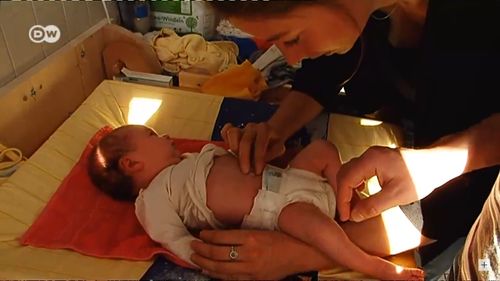 Rata natalității în Germania se prăbușește brusc, iar imigrația nu reușește să umple golul. Inflația și instabilitatea sunt parțial de vină, dar sunt implicați și factori mai locali