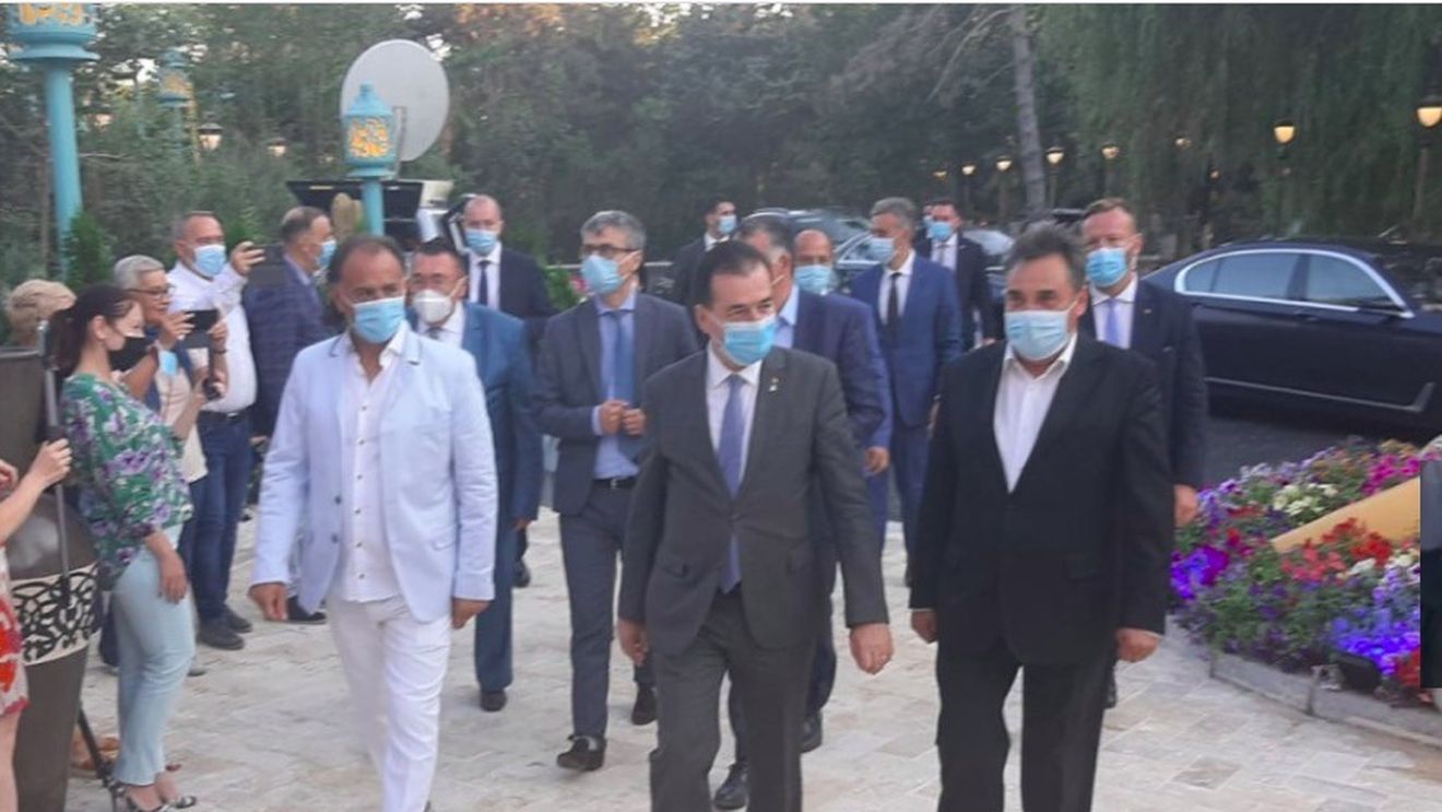 Orban a participat la inaugurarea hotelului Amfiteatru din Olimp. Proprietarul, Mohammad Murad, i-a cerut premierului să dea mai puține amenzi, ca oamenii de afaceri să poată supraviețui