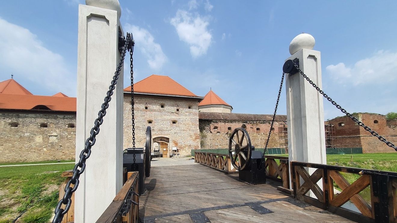 Cetatea Făgăraș, singura din țară cu un pod rabatabil / ”Va urma un ceremonial de ridicare a podului, în cadrul ceremonialului gărzii Cetății”