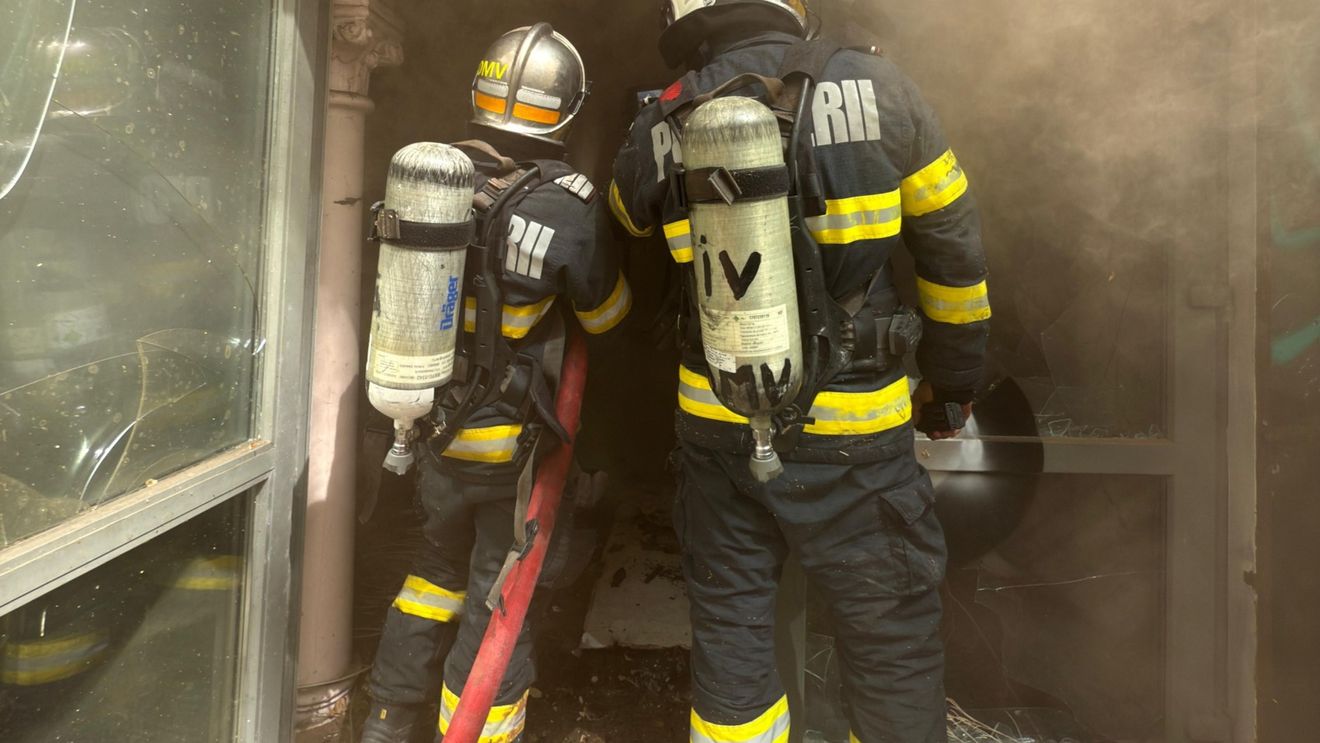 Incendiu la un cămin de vârstnici din Singureni: 41 de persoane s-au evacuat. Focul a pornit de la un scurtcircuit