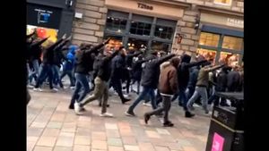 Suporterii echipei Lazio Roma, interzişi la Marsilia pentru meciul cu Olympique din cauza violenței și a sloganurilor fasciste și naziste