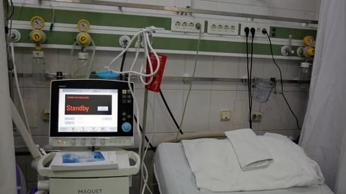 Premieră după al Doilea Război Mondial. Guvernul Marii Britanii cere ajutorul producătorilor auto pentru a produce aparatură medicală, în special de ventilație artificială