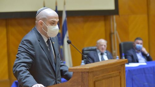 Silviu Vexler (Minorități): Un senator îl invocă cu patos pe un om care este criminal de război / Sorin Lavric (AUR): Nu mă dezic o iotă de cuvintele pe care le-am spus despre Vulcănescu sau Gafencu, un senator nu trebuie să dea socoteală pentru declaraţiile lui politice