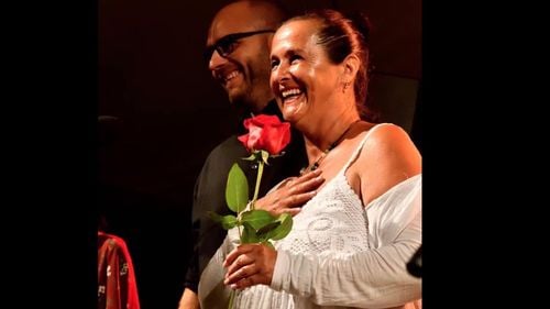 O artistă cehă a murit de Covid după ce a luat voluntar virusul. Fiul ei acuză mișcarea antivaccinistă: ”Ați ucis-o!”