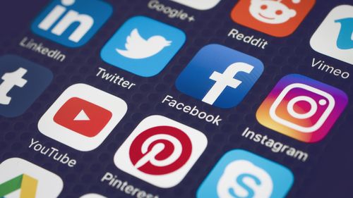 Noua Zeelandă: Prim-ministrul vrea să interzică accesul la reţelele sociale pentru copiii sub 16 ani