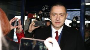 Mihai Fifor atacă USR: „Izvor inepuizabil de nenorociri morale” / Despre ministrul apărării: ”În cazul lui Miruță, această ipocrizie nu mai este doar ridicolă. Este profund periculoasă”