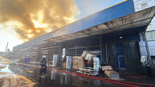 UPDATE Incendiu puternic în cartierul Militari din Capitală / Intervin 16 autospeciale / A fost emis mesaj RO-Alert
