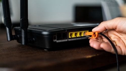 „Violență digitală”: Număr record de închideri ale internetului în 2024, cauzat de numeroasele conflicte