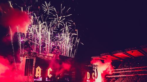 Stevie Young, chitaristul de la AC/DC, a fost spitalizat în Argentina, unde urma să concerteze / Trupa a adunat 200.000 de oameni pe Estadio Monumental, în trei concerte, acum 17 ani