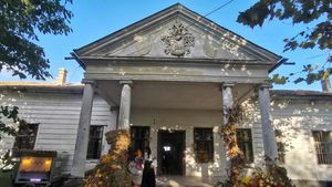 GALERIE FOTO Conac nobiliar de secol XIX din Banat și-a deschis porțile pentru prima dată publicului. După ce a cunoscut grandoarea și decadența, acesta va fi transformat într-un centru cultural și turistic