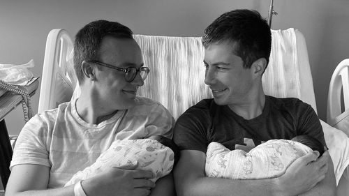 Secretar de stat american și soțul său au anunțat nașterea copiilor lor adoptați / Cei doi sunt căsătoriți din 2018 / Pete Buttigieg este văzut ca viitor candidat la președinția SUA
