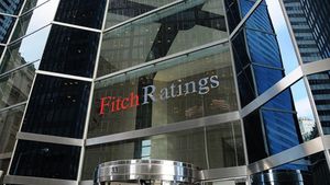 Agenția de rating Fitch: România se confruntă cu provocări în a reduce deficitul, din cauza cheltuielilor sociale și cu dobânzile și a creșterii lente / Noi provocări: „oboseala consolidării”, creștere economică anemică și incertitudine politică persistentă