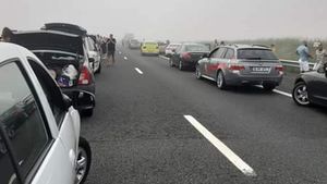 CNAIR recomandă şoferilor să circule cu atenţie pentru că este cod galben şi sunt averse de ploaie pe Autostrada Soarelui