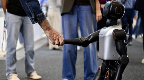 IFA 2025: AI-ul și roboții care gătesc, spală și fac curățenie, vedetele târgului de tehnologie de la Berlin
