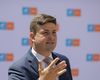 Deputatul Alexandru Dimitriu (USR): Constituţia este foarte clară: desemnarea unui candidat pentru funcţia de prim-ministru trebuie să fie precedată de consultarea partidelor parlamentare. Tocmai în momentele dificile, regulile constituţionale trebuie respectate cu stricteţe