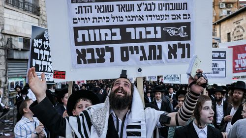 Evrei ultraortodocşi ostili serviciului militar au pătruns cu forţa într-o bază a armatei israeliene, în timpul unui protest