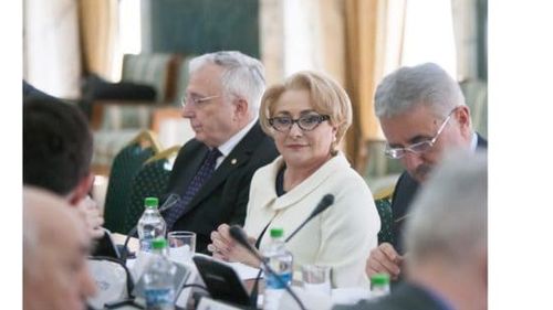 Discursul dublu al PSD, devoalat de Comisia Europeană: Guvernul face comisii și angajamente publice pentru aderarea la Euro, dar politicile sale fiscale duc la îndepărtarea de Euro