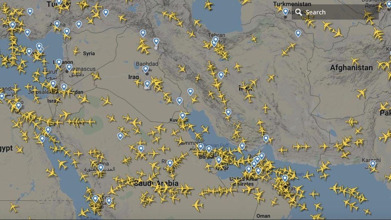 Companiile aviatice importante îşi suspendă cursele spre Iran și zborurile în spațiile aeriene ale Irakului și țărilor din golfurile Persic și Oman