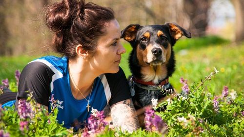 Cum să le vorbim câinilor astfel încât să ne asculte. Oamenii de știință au găsit formula care le captează atenția cel mai mult