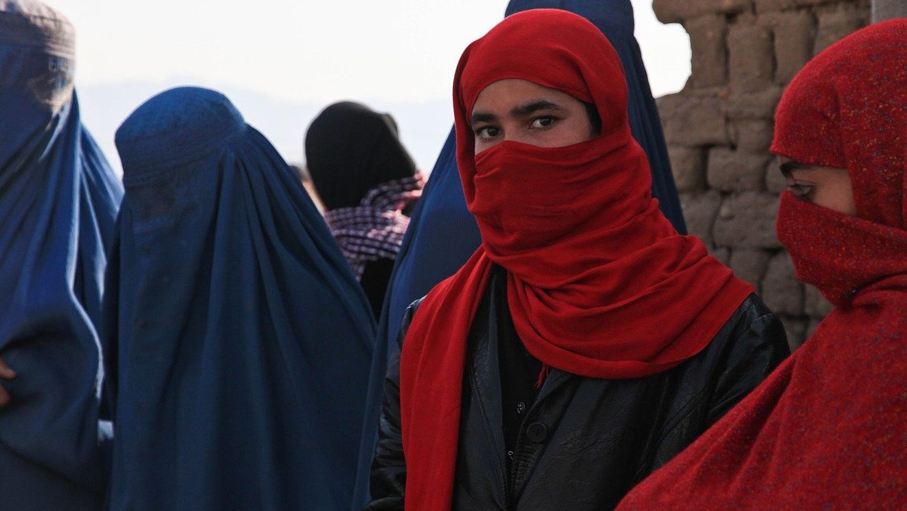 Un bărbat din Iran şi-a împuşcat mortal 12 rude, între care mai mulți copii