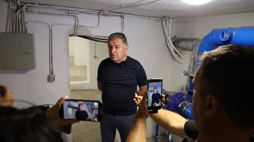 Primarul din Pitești, campion la împărțit banii publici pentru echipa profesionistă de fotbal, îl compară pe premierul Bolojan cu Adolf Hitler