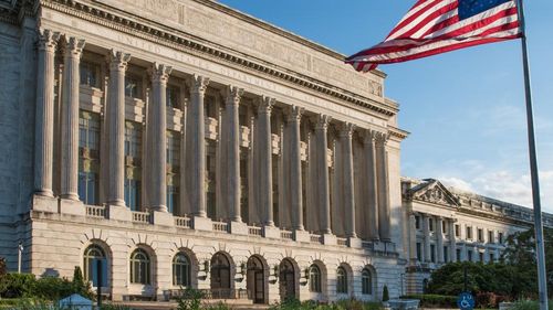 Doi judecători federali dispun reangajarea temporară a mii de oameni concediaţi de administraţia Trump / Magistrații arată că angajații aflați în perioadă de probă au fost concediați fără notificare