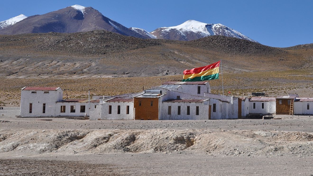 Cinci oameni, printre care și un bebeluș, au murit în Bolivia, într-o explozie provocată de conflictul dintre mineri care îşi dispută controlul unui filon de aur